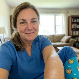 Emma, registered nurse and reviewer